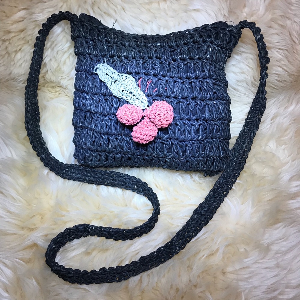 Charming straw with Cherry’s black shoulder bag